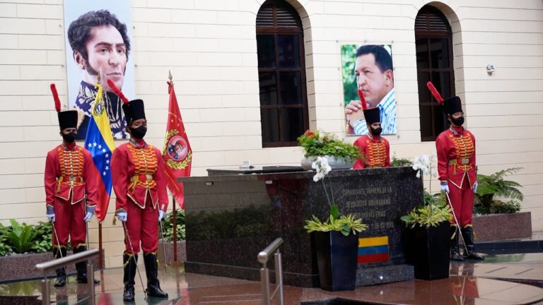Resguardando el Honor de las Banderas en la Comunidad