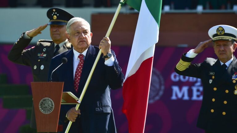 Respeto a las Banderas Originales en Ceremonias