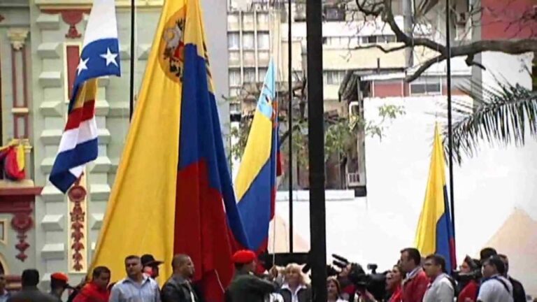 La Bandera de Venezuela: Significado de sus Estrellas y Emblema Nacional