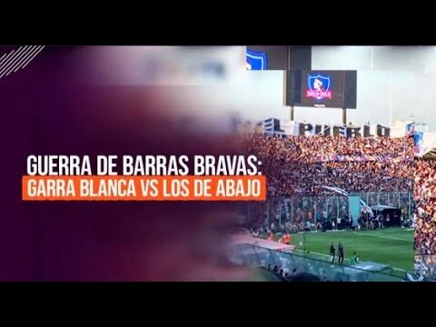 Pasos de la Barra Brava con las Banderas de la U de Chile